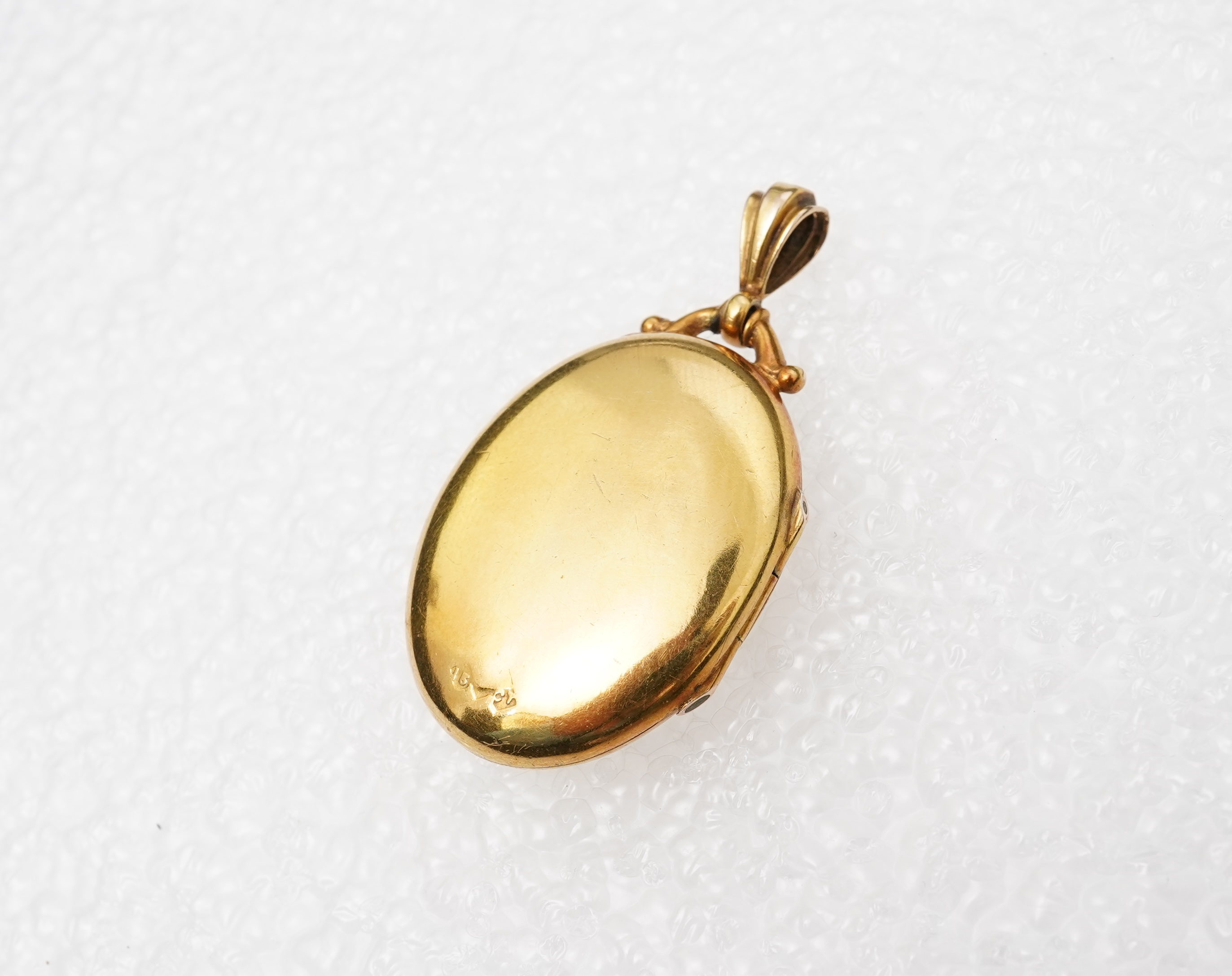 An Edwardian gold locket, early 20th century